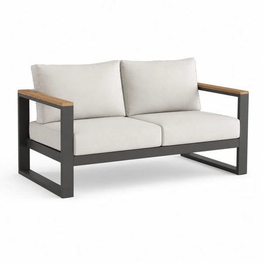 Dwuosobowa sofa aluminiowa z poduszkami poliestrowymi i podłokietnikami z drewna teakowego